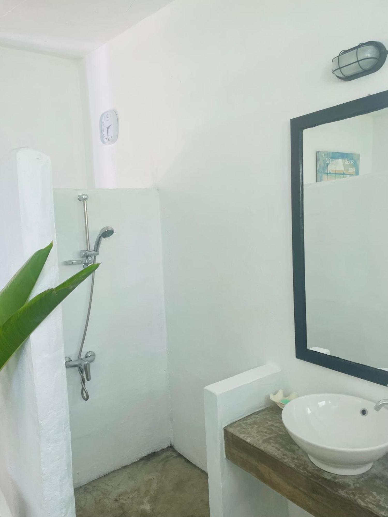 Eton Banana Bay Beach Club B&B 외부 사진