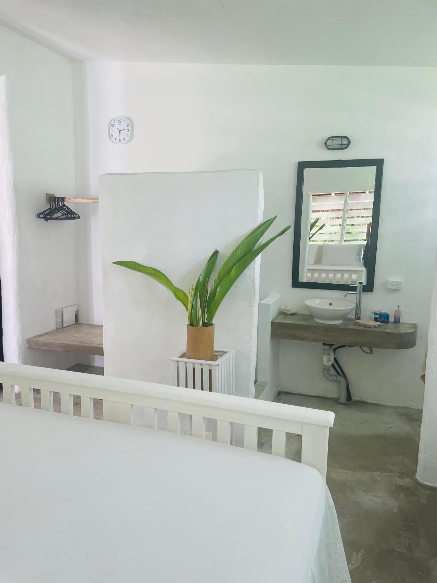 Eton Banana Bay Beach Club B&B 외부 사진