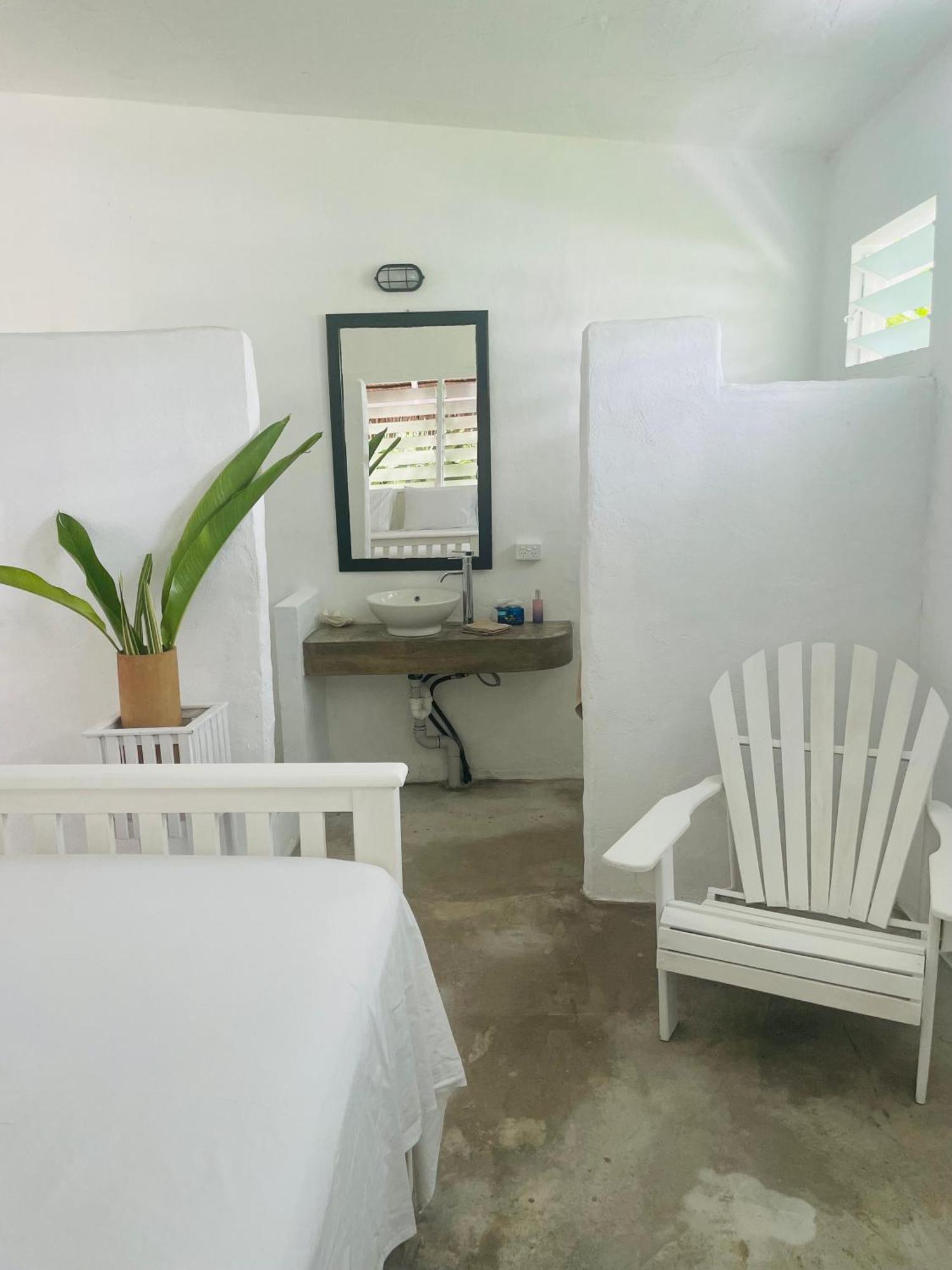 Eton Banana Bay Beach Club B&B 외부 사진