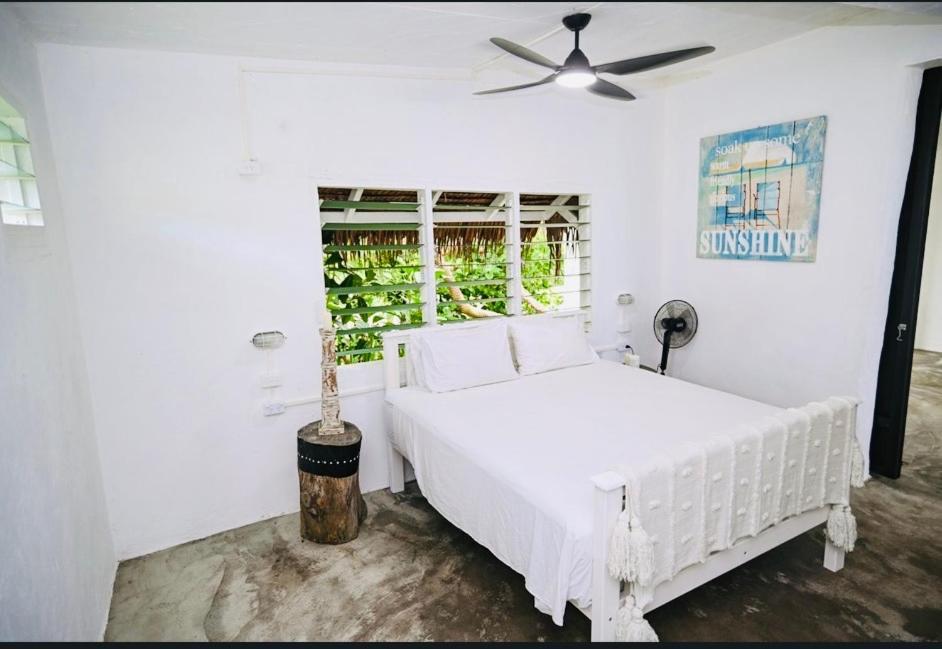 Eton Banana Bay Beach Club B&B 외부 사진