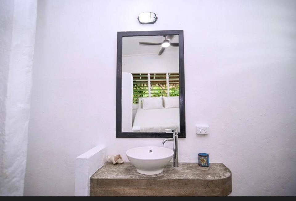 Eton Banana Bay Beach Club B&B 외부 사진
